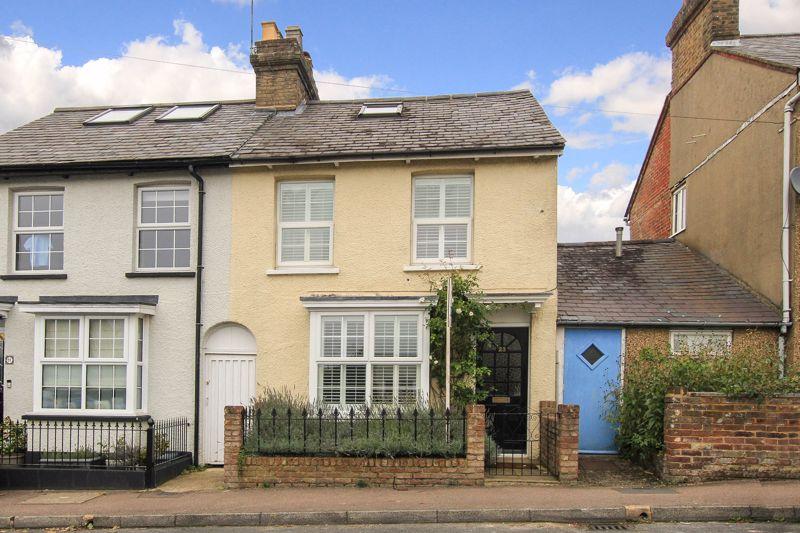 Street, Hemel Hempstead 3 bed semidetached house for sale £