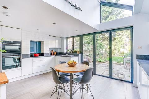 24 Dunlace Road, London, E5 0NE
