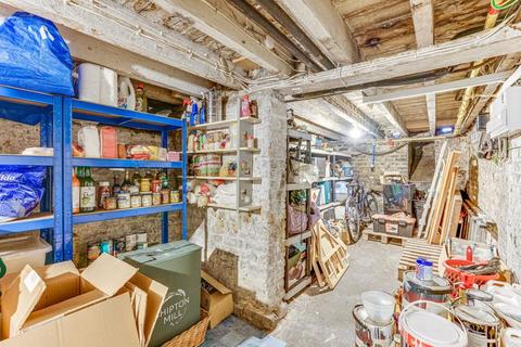 24 Dunlace Road, London, E5 0NE