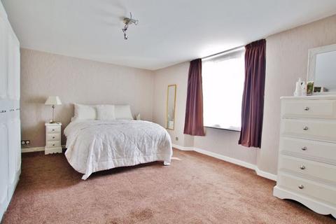 Middle Flat, 22 Queen Street, Lynton, EX35 6AA