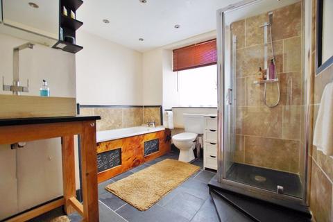 Middle Flat, 22 Queen Street, Lynton, EX35 6AA