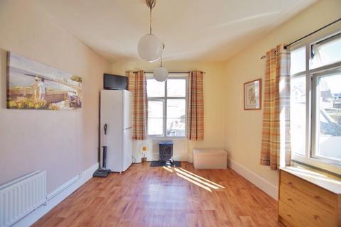 Middle Flat, 22 Queen Street, Lynton, EX35 6AA