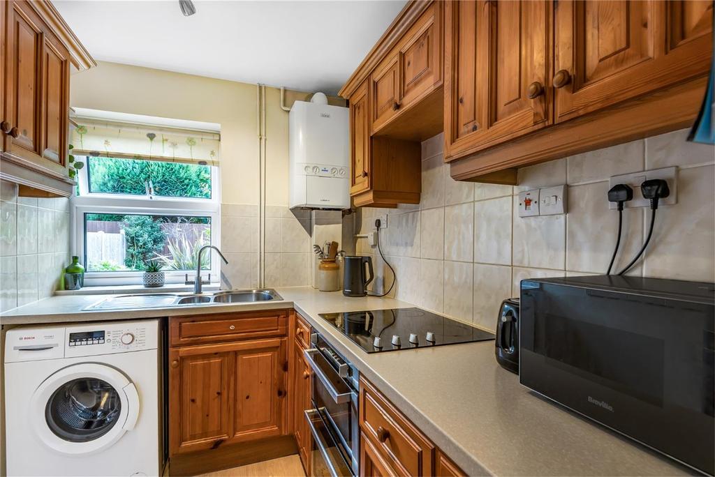 Crediton Close, Bedford 2 bed terraced house £240,000