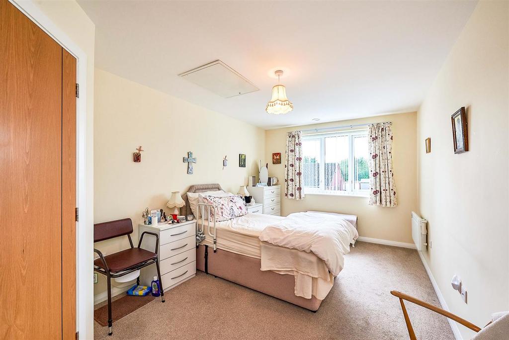 Bedroom 1.jpg