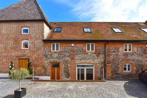 3 bedroom terraced house to rent, The Maltings, Hart Street, Henley-on-Thames, Oxfordshire, RG9