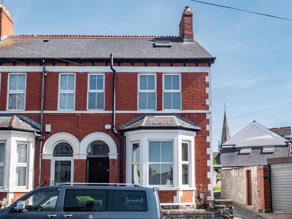 Grove Place, Penarth 2 bed house £315,000