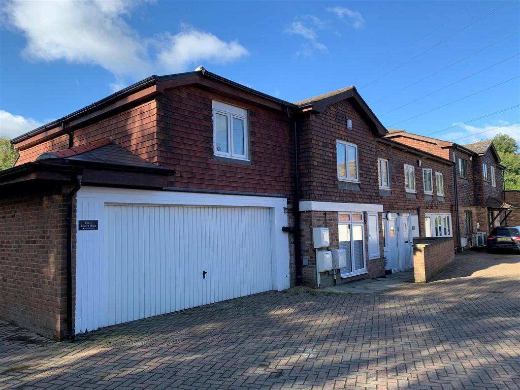 Clarence Court, Rushmore Hill 2 bed flat £349,950