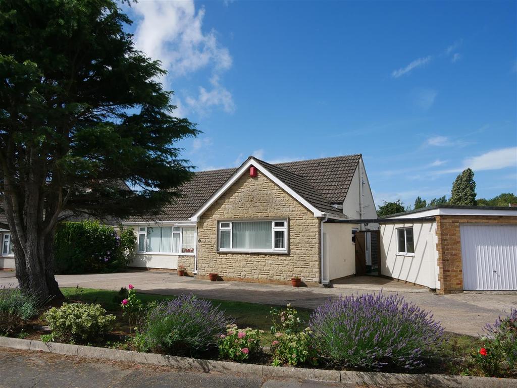 Robinswood Close, Penarth 3 bed detached bungalow £579,000