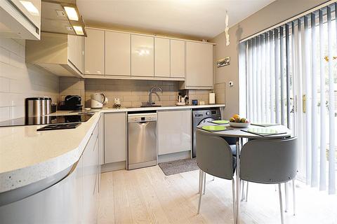 1 Defoe Close, Erith, DA8 3QU