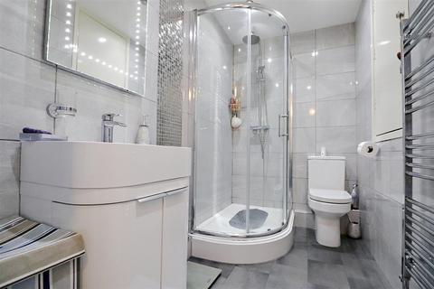 1 Defoe Close, Erith, DA8 3QU