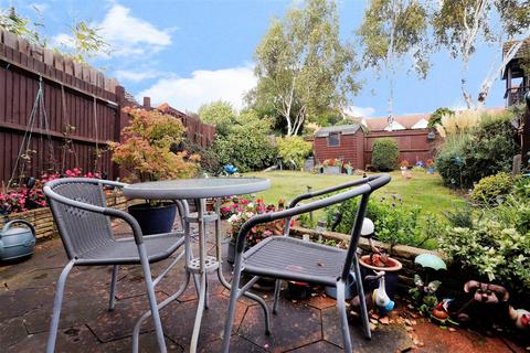 1 Defoe Close, Erith, DA8 3QU