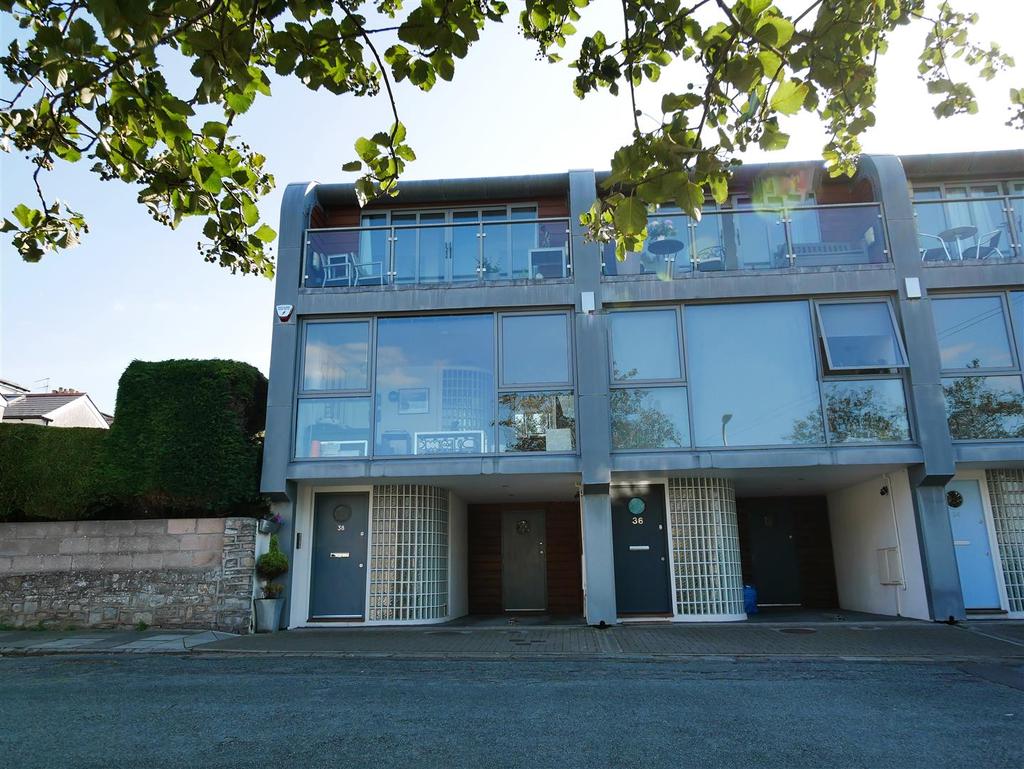 Coronation Terrace, Penarth 3 bed end of terrace house £365,000