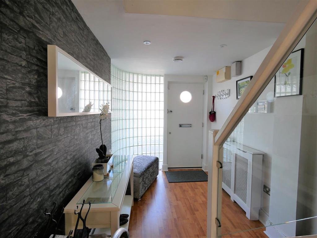 Coronation Terrace, Penarth 3 bed end of terrace house £365,000