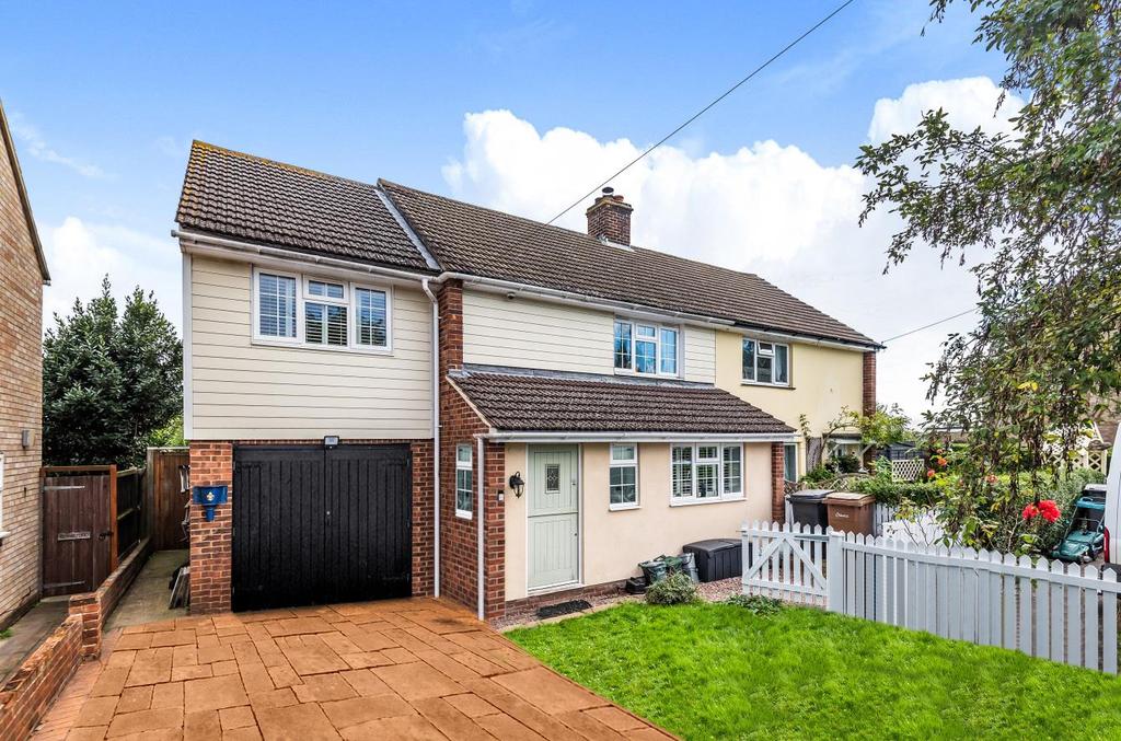 Old Croft Close, Good Easter, Chelmsford 3 bed semidetached house £