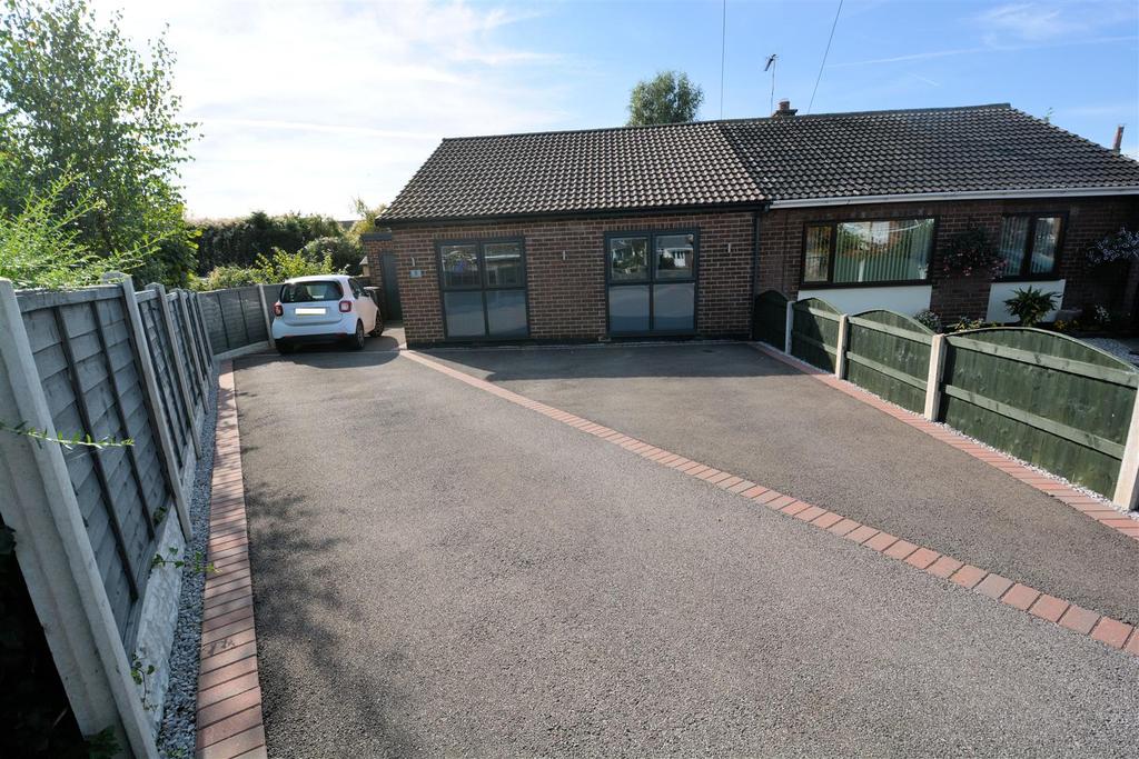 Meadow Place, Selby 2 bed semidetached bungalow £230,000
