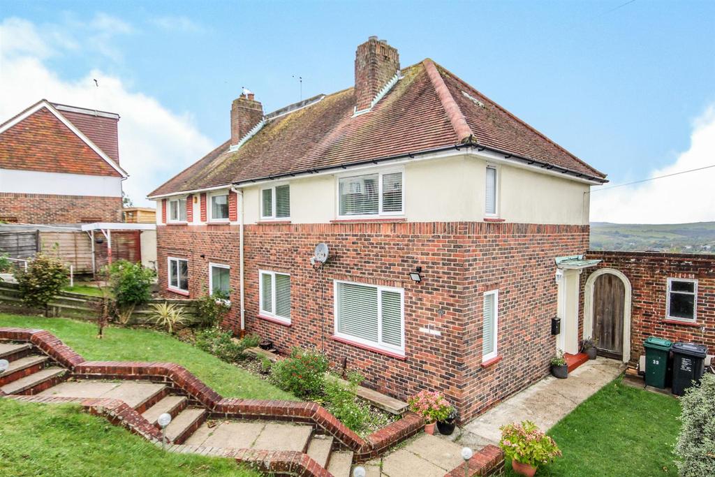 Hartfield Avenue, Brighton 2 bed semidetached house £400,000