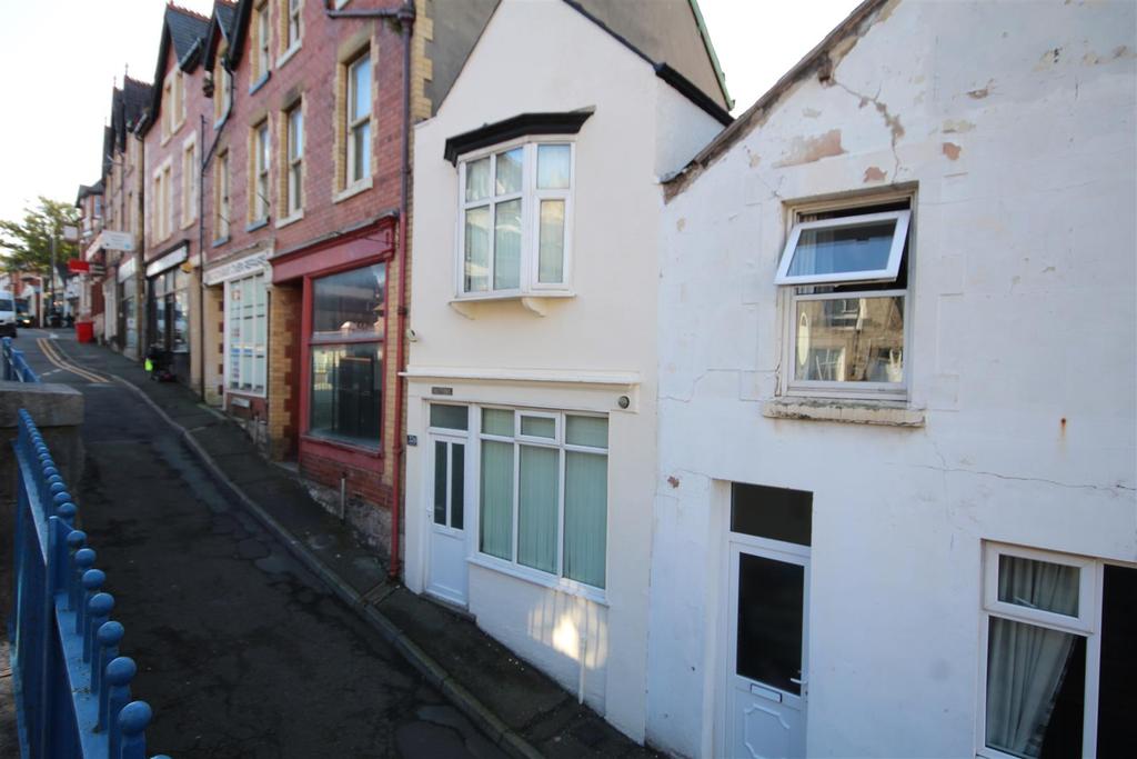 326 Abergele Road, Old Colwyn 3 bed house £125,000