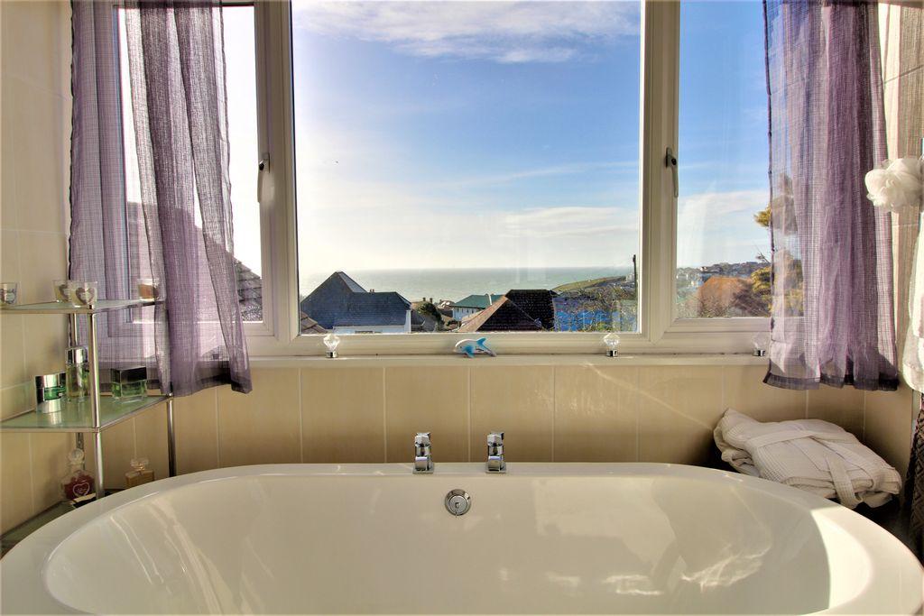 Bedroom 1 (Double)