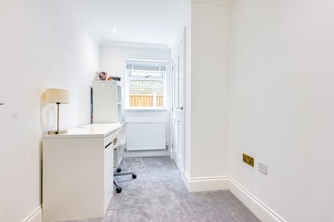 24a Nelson Road, Rayleigh, SS6 8HB