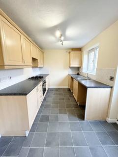 3 bedroom townhouse to rent, Cusworth Close, Halifax HX1