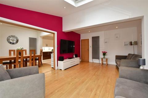 39 Colburn Way, Sutton, SM1 3AU