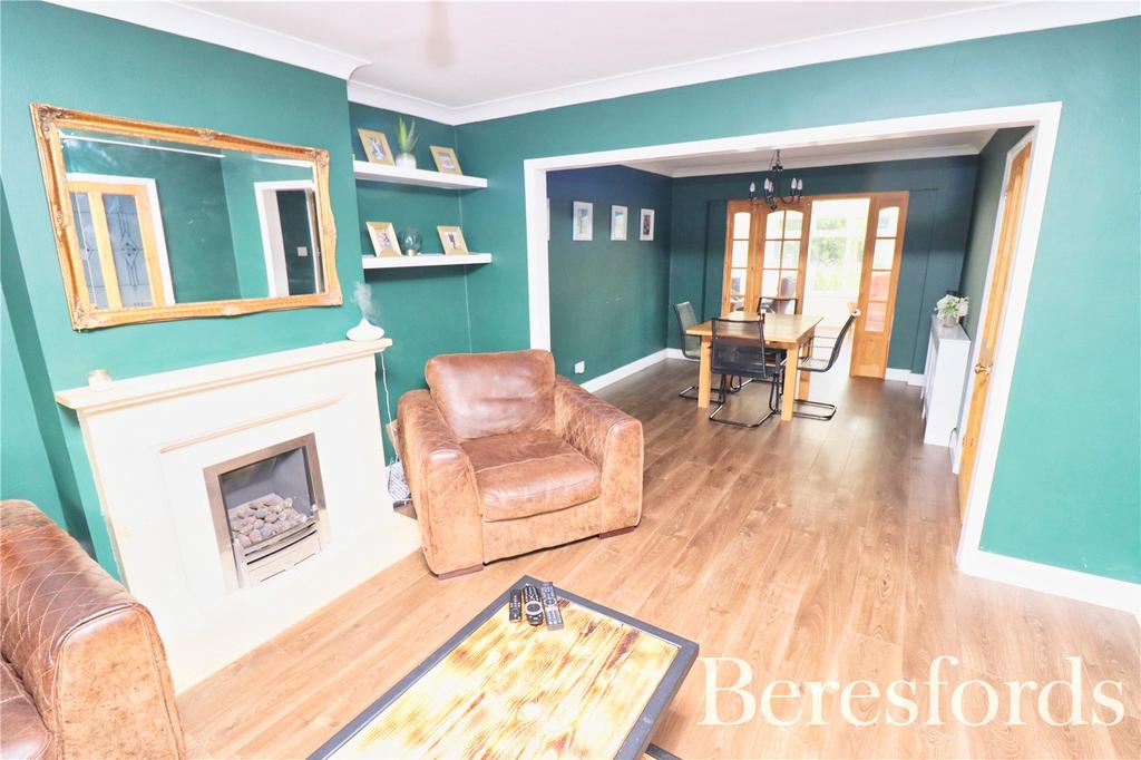 Hillside Road, Billericay, CM11 3 bed semidetached house £485,000