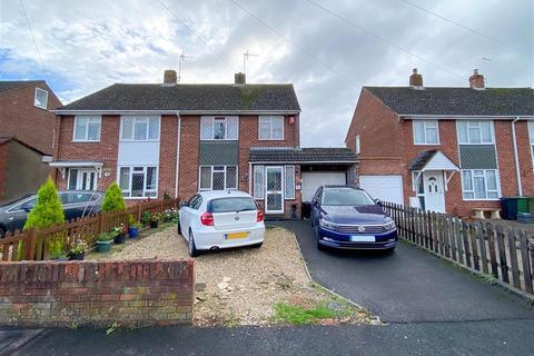 18 Howmead, Berkeley, GL13 9AS