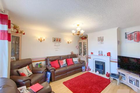18 Howmead, Berkeley, GL13 9AS