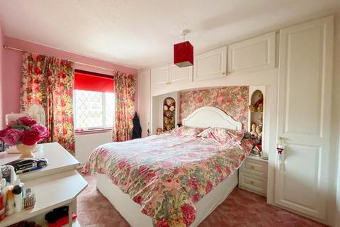 18 Howmead, Berkeley, GL13 9AS