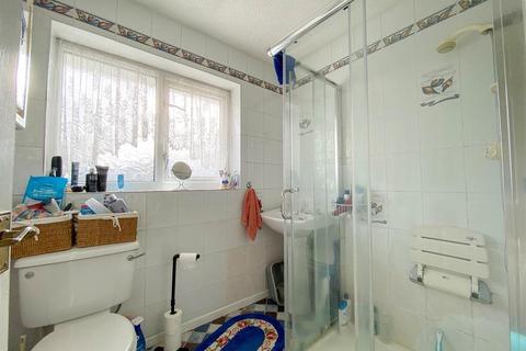 18 Howmead, Berkeley, GL13 9AS
