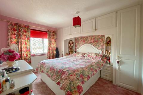 18 Howmead, Berkeley, GL13 9AS