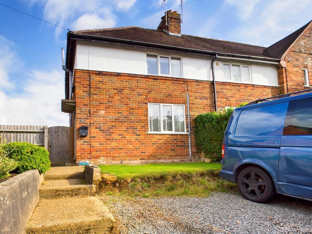 Bengal Lane, Greens Norton 3 bed end of terrace house £339,950