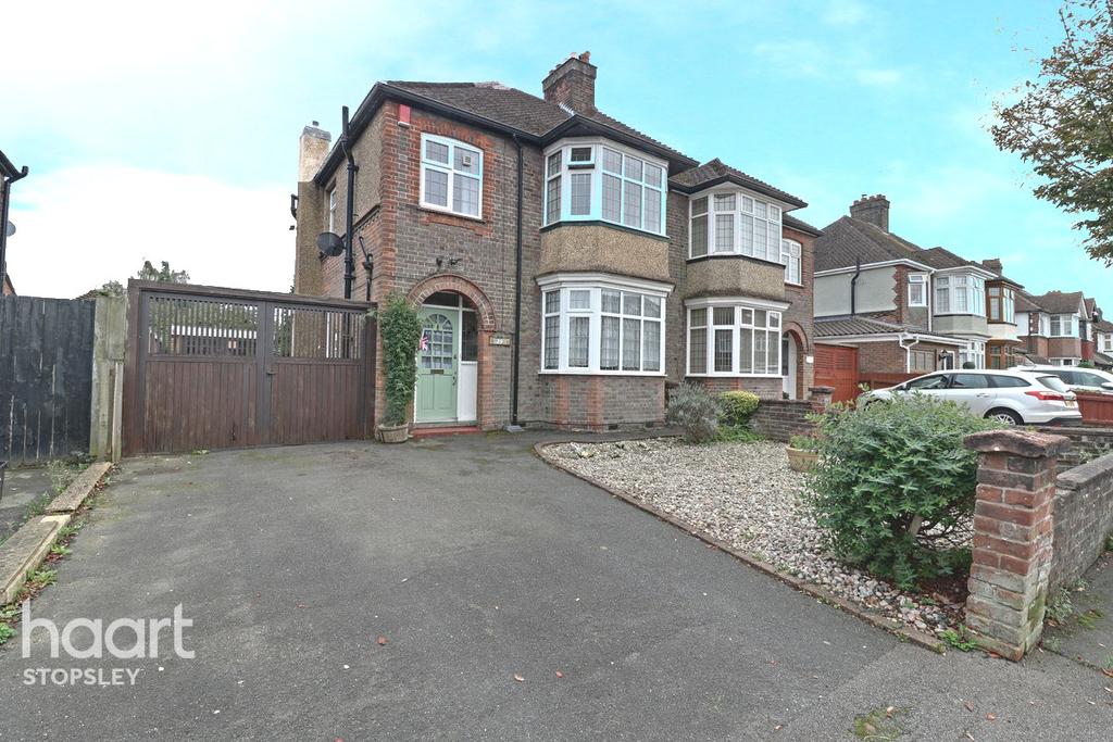 St Martins Avenue, Luton 3 bed semidetached house £425,000