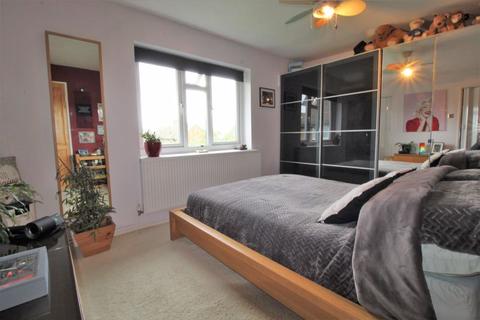 10 Caldwell Drive, Wirral, CH49 7PB
