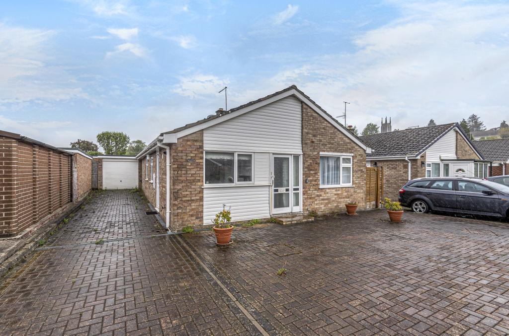 Ebble Crescent, Warminster, BA12 3 bed detached bungalow £315,000
