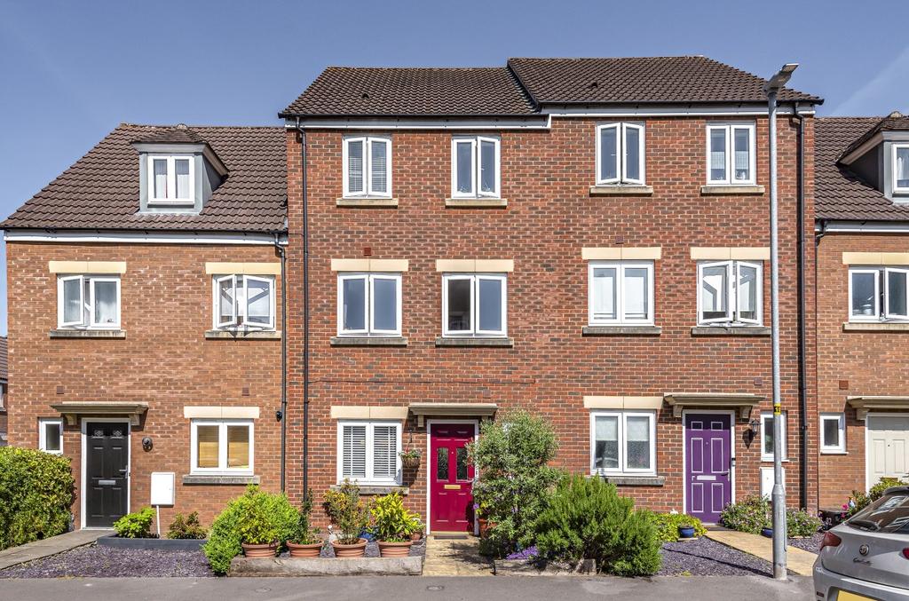 Swaledale Road, Warminster, BA12 4 bed townhouse £270,000