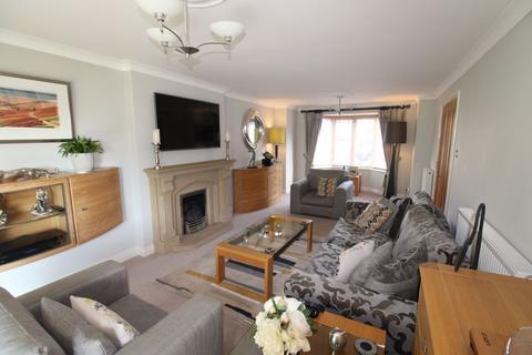 27 Conningsby Drive, Pershore, WR10 1QX