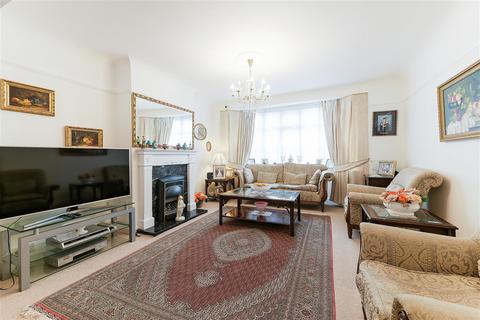 64 Glenthorpe Road, Morden, SM4 4JW
