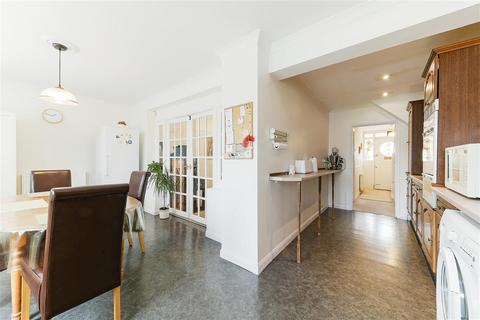64 Glenthorpe Road, Morden, SM4 4JW
