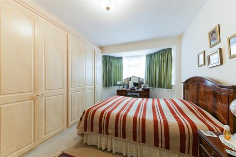 64 Glenthorpe Road, Morden, SM4 4JW