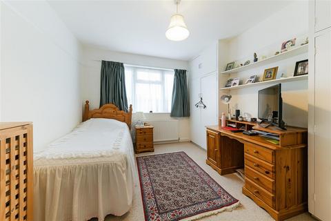 64 Glenthorpe Road, Morden, SM4 4JW