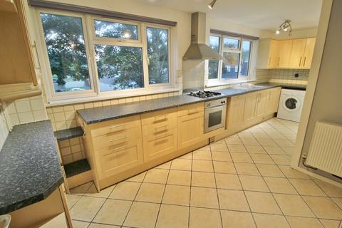 2 bedroom maisonette to rent, Highwood Lane, Loughton IG10