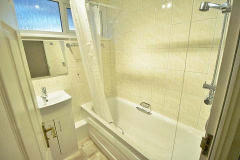 2 bedroom maisonette to rent, Highwood Lane, Loughton IG10
