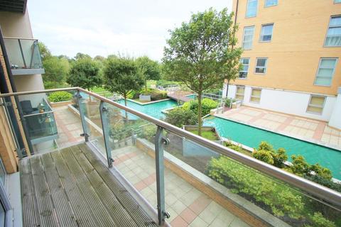 2 bedroom flat to rent, Queen Mary Avenue, London E18