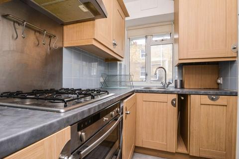 3 bedroom flat to rent, Garden Row, Elephant and Castle, London