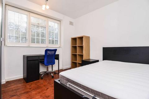 3 bedroom flat to rent, Garden Row, Elephant and Castle, London