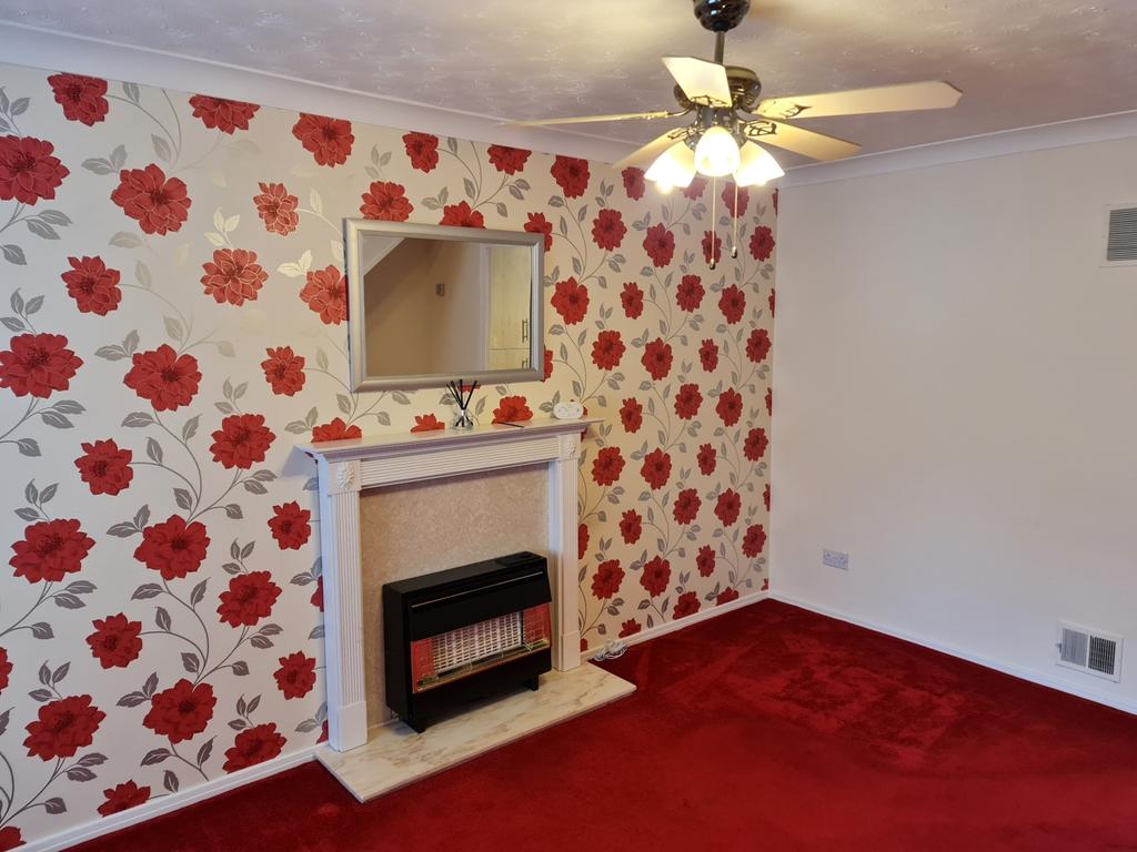 83, Beardsley Drive, Chelmsford... 2 bed detached house £1,000 pcm (£