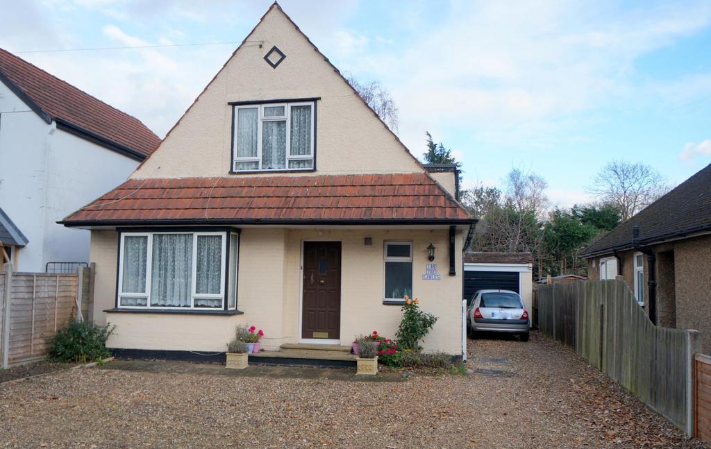 New Haw Road, Addlestone, KT15 3 bed detached house £575,000