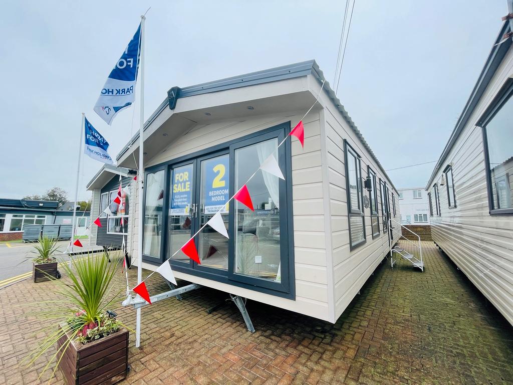 Winchelsea Beach TN36 2 bed holiday park home for sale £114,995
