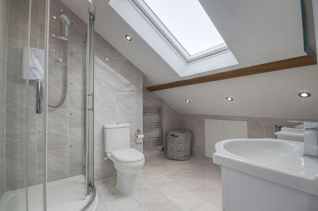Ensuite to Bed 1